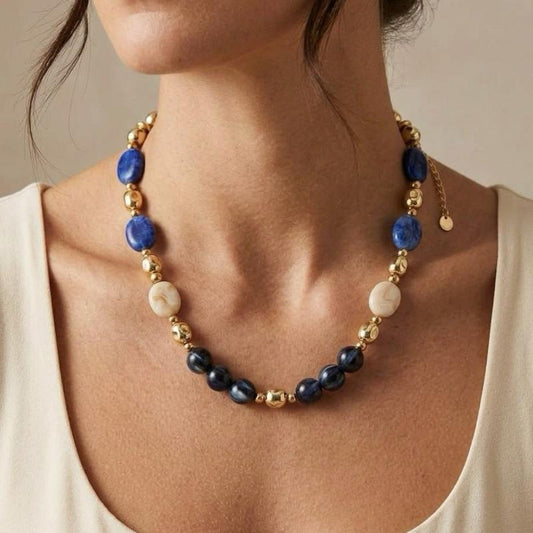 Collana Eclissi collezione artigianale in acciaio anallergico con pietre in resina e dettagli dorati per un look elegante e sofisticato