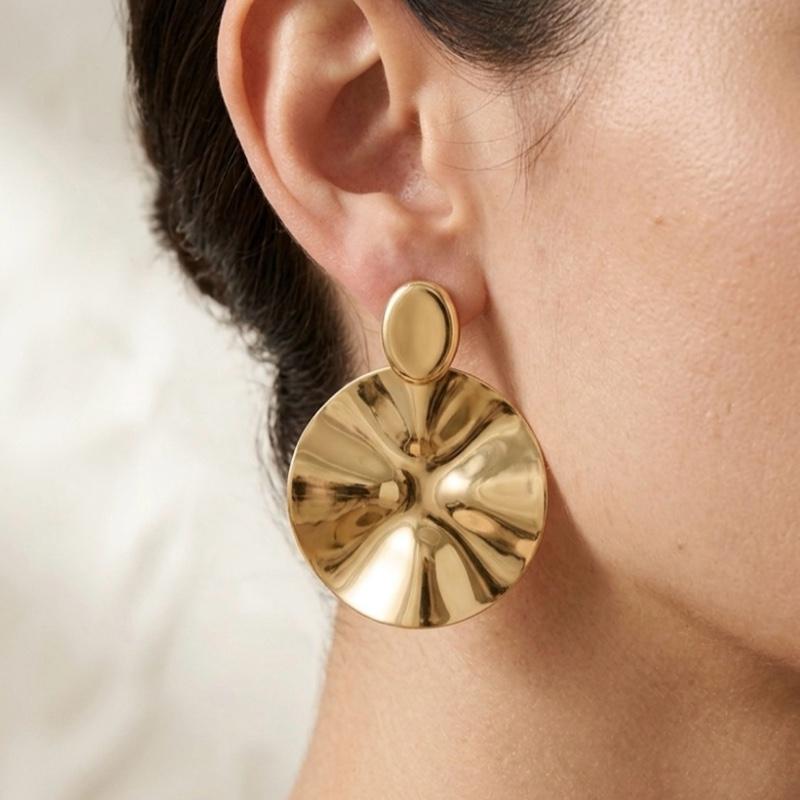 Orecchini Fluid Gold collezione Golden in acciaio eleganti e sofisticati per un look moderno e chic