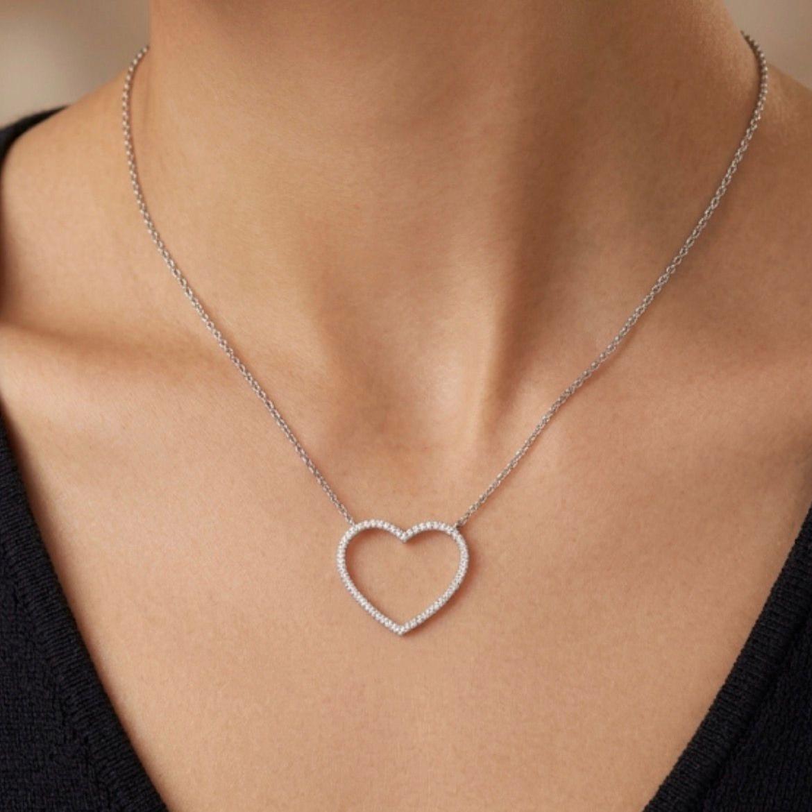 Collana Amour in acciaio e cristalli – L'essenza dell'amore in un design senza tempo