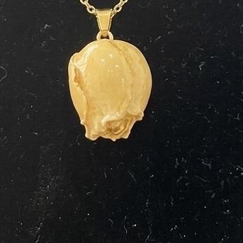 Charm Bocciolo di Rosa Essiccata e Resinata per Accessori di Moda Eleganti e Unici