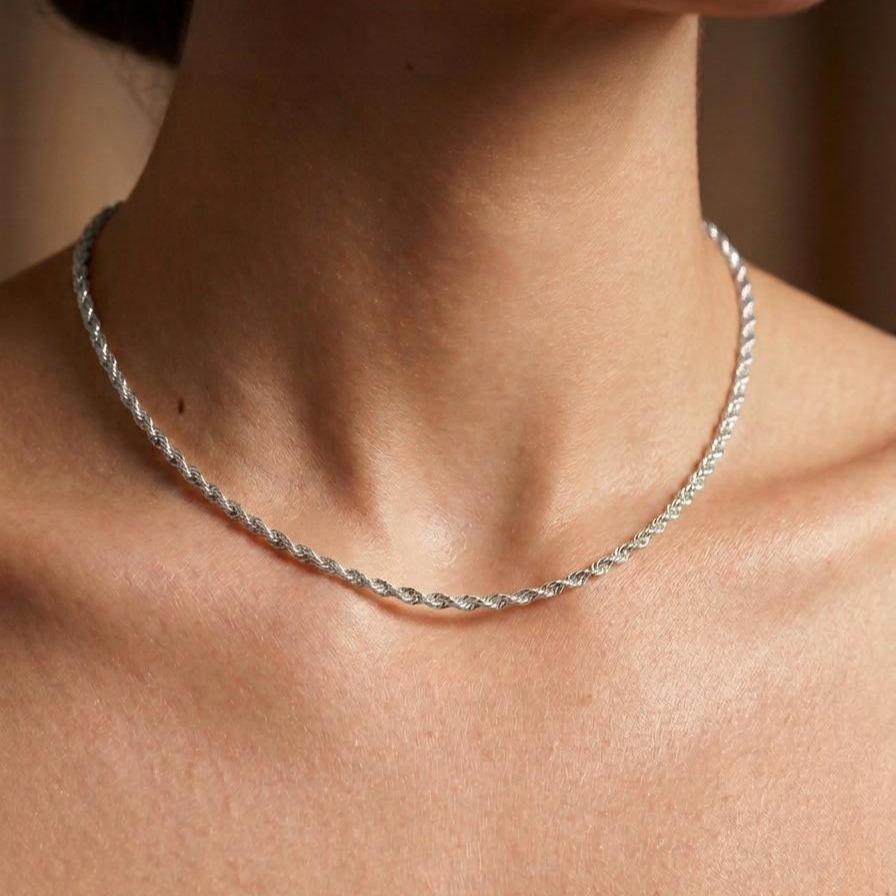 Girocollo Corda Slim Acciaio inossidabile con Chiusura Regolabile in Gold e Silver per Look Elegante e Versatile