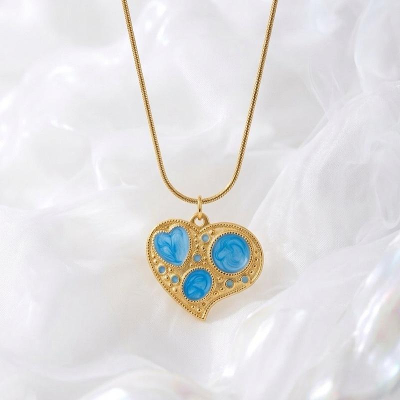 Collana Cupido in Acciaio con Pendente a Forma di Cuore Elegante e Raffinata per Donna