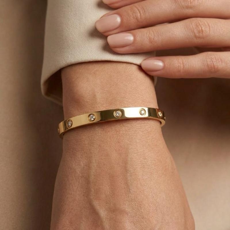 Bracciale Elettra in Acciaio Inox con Zirconi Incastonati Design Rigido per Vari Stili di Abbigliamento Elegante e Versatile