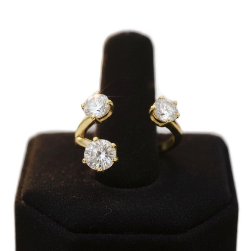 Anello Luxor in Acciaio con Tre Zirconi Luminosi Design Minimalista Elegante e Versatile per Stacking Accessorio Raffinato e Versatile