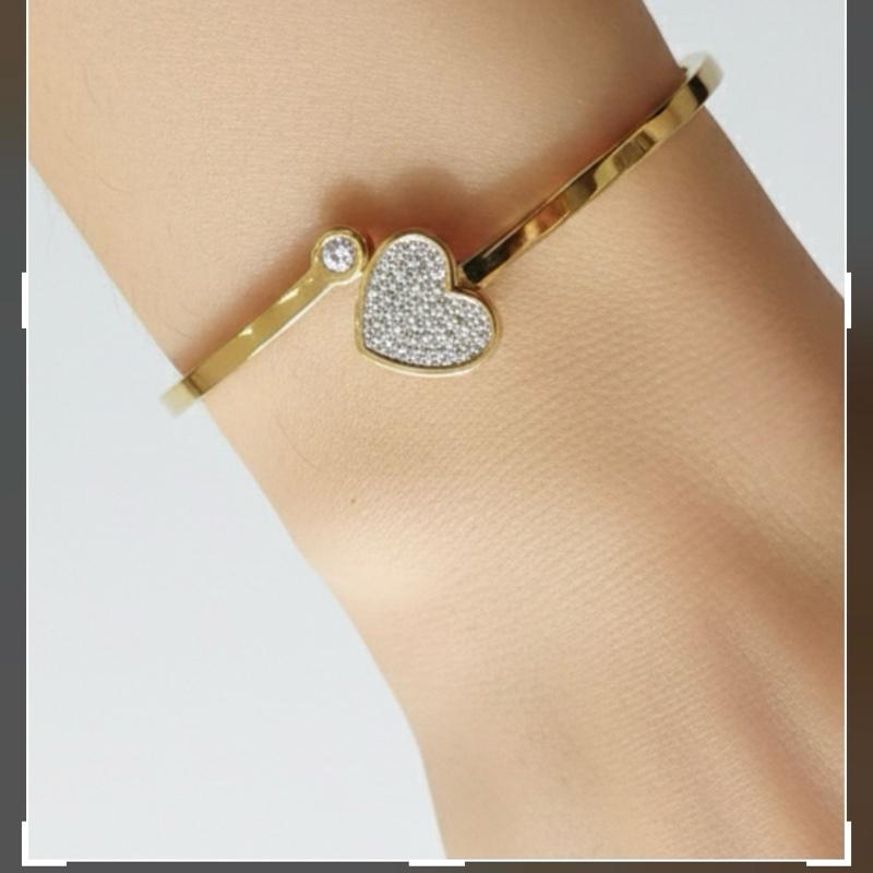 Bracciale Rigido Forever Yours in Acciaio Inossidabile con Cuore Pavé e Zircone Design Minimalista Elegante