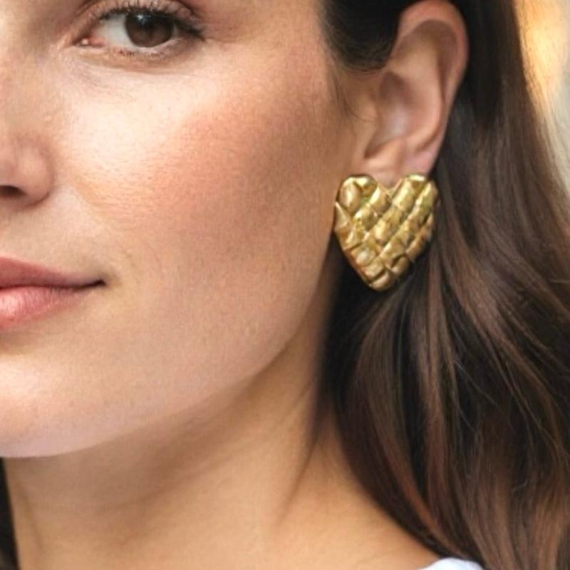 Orecchini Batticuore in Acciaio Inossidabile con Design a Cuore Elegante e Resistente