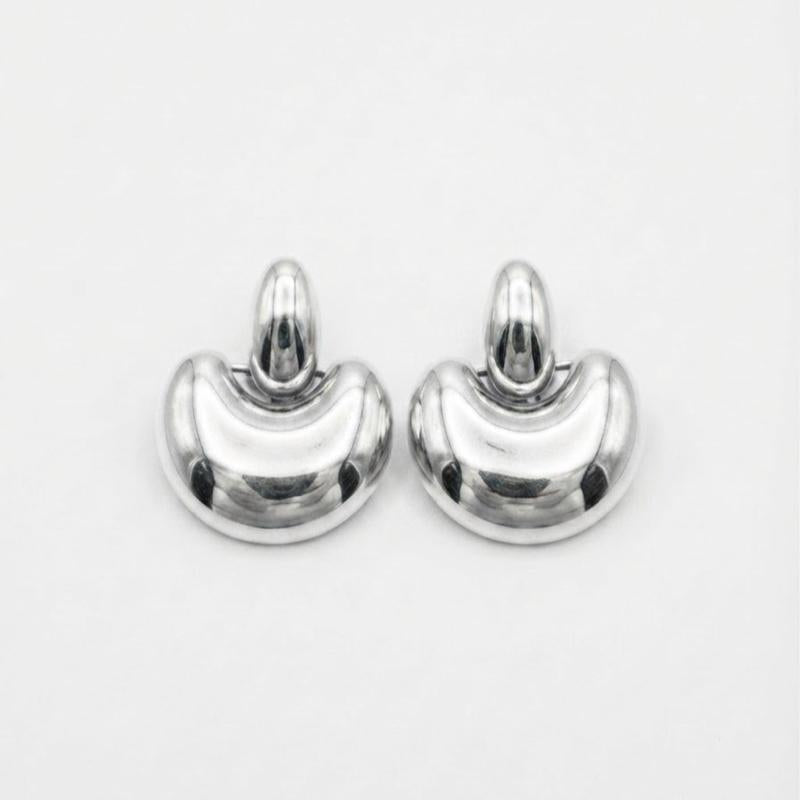 Orecchini Platinum a Lobo in Acciaio Design Elegante e Moderno per un Look Raffinato