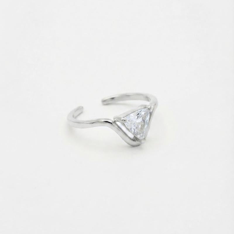 Anello Ipnotyc in Acciaio e Zirconi Design Triangolare con Pietre Luminose per Donna