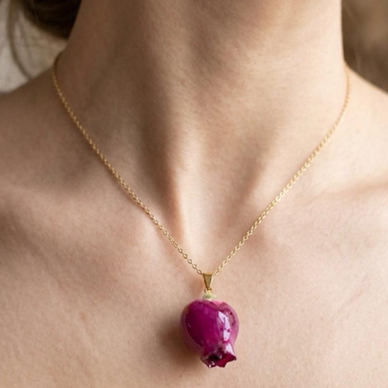 Collana Bocciolo essiccato e resinato Charm adatto a tutti i tipi di collane per un look elegante e versatile