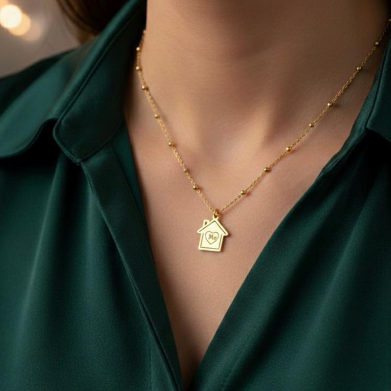 Collana "You & Me" – Ciondolo Casa in Acciaio Inossidabile con Incisioni "You" e "Me" – Perfetta per San Valentino