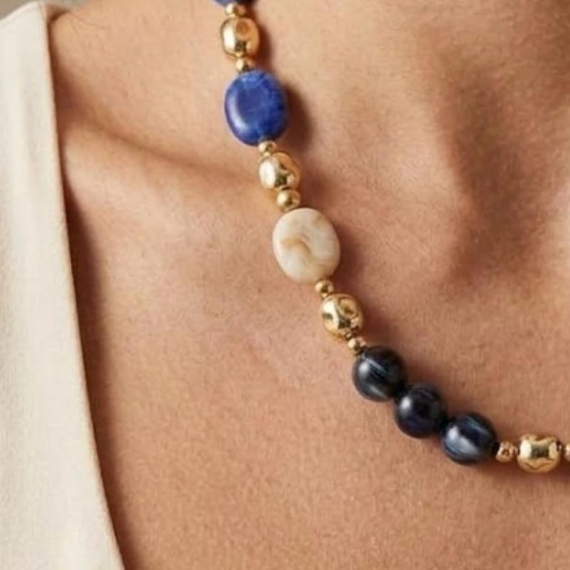 Collana Eclissi collezione artigianale in acciaio anallergico con pietre in resina e dettagli dorati per un look elegante e sofisticato