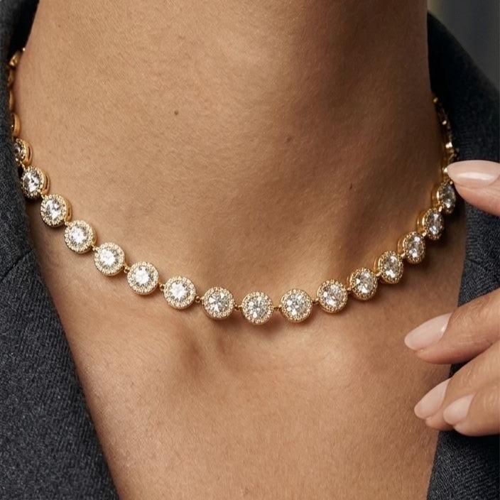 Girocollo Musa in Acciaio Inossidabile e Zirconi Brillanti Design Iconico Finitura Gold Chiusura Regolabile per Vestibilità Comoda e Stile Versatile