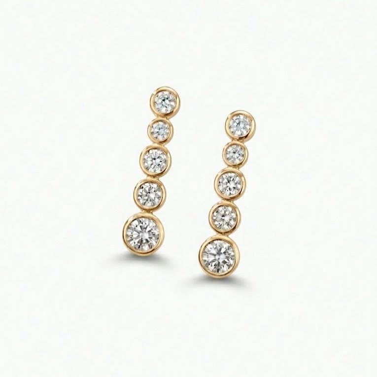 Orecchini Luce in Acciaio e Zirconi Design Graduale con Cinque Zirconi Taglio Brillante Accessorio Moderno e Raffinato per Look Freddo o Caldo