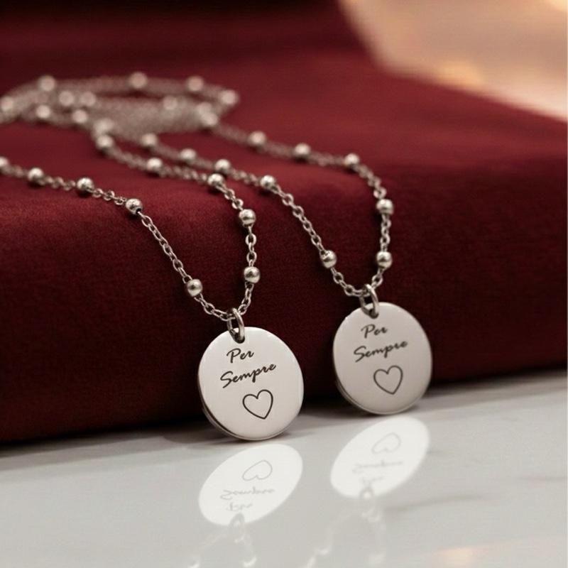 Collana Per Sempre in Acciaio Inox con Ciondolo Circolare e Cuore Inciso per Amore e Legame Ideale per Uso Quotidiano e Occasioni Speciali Collana Singola o Coppia Perfetta come Regalo Romantico