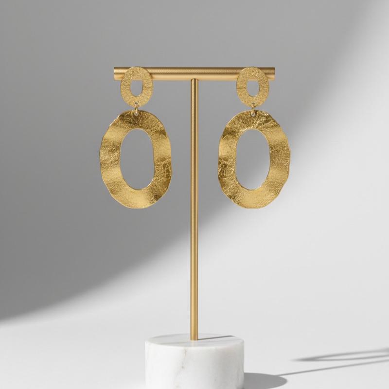 Orecchini Kaos Design Contemporaneo in Acciaio Inossidabile con Texture Martellata Eleganza Geometrica Audace