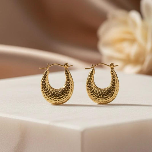 Orecchini Sweety in Acciaio Martellato Oro Design Elegante e Moderno per Donna