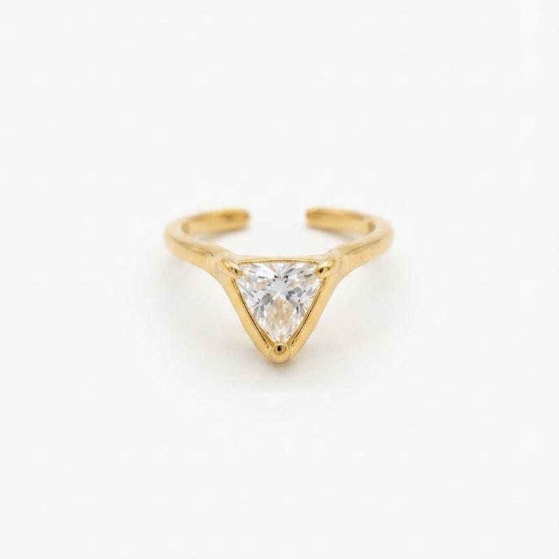 Anello Ipnotyc in Acciaio e Zirconi Design Triangolare con Pietre Luminose per Donna