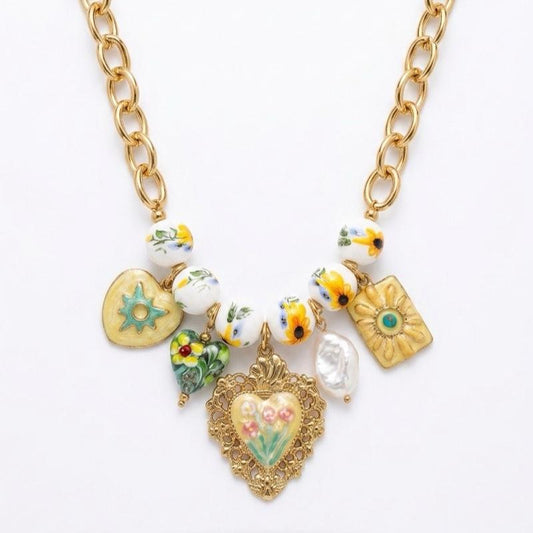 Collana Cuore Fiorito in Acciaio Inossidabile con Charmi Colorati e Dettagli Artistici per un Look Elegante e Unico