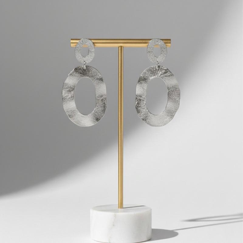 Orecchini Kaos Design Contemporaneo in Acciaio Inossidabile con Texture Martellata Eleganza Geometrica Audace