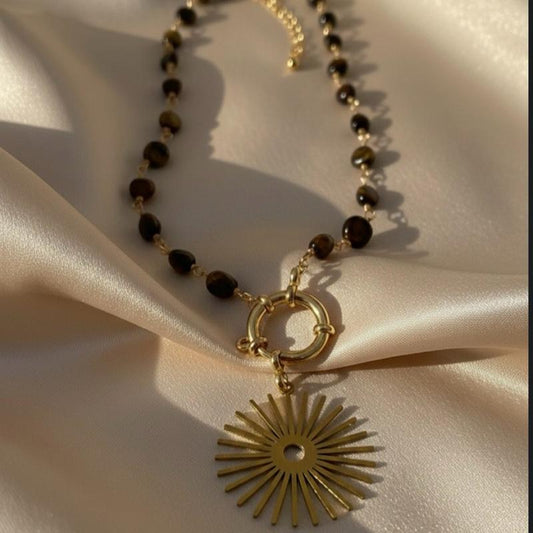 Collana Occhio di Tigre con Pietre Naturali e Ciondolo a Raggio di Sole Chiusura a Moschettone Placcata Oro Energia Positiva