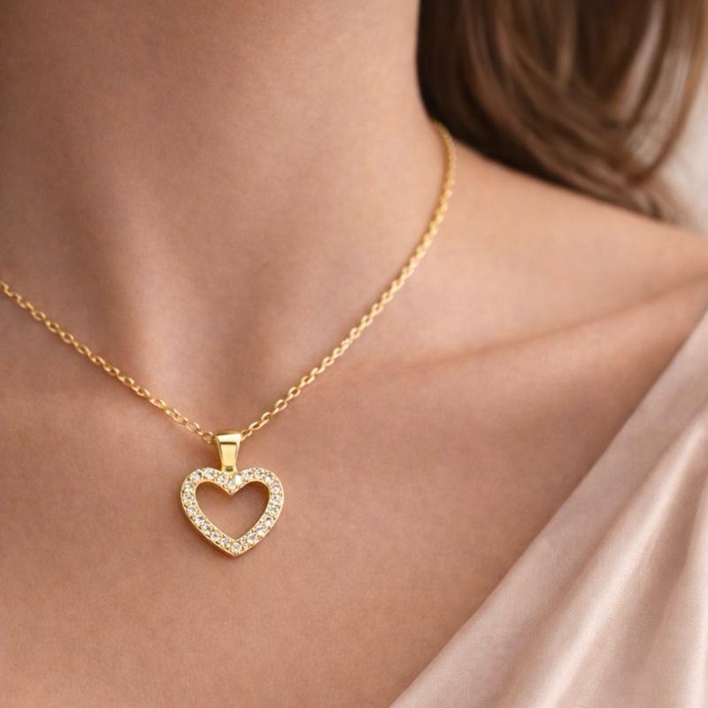 Collana Cuore di Luce in Acciaio con Zirconi Elegante e Brillante per Donna
