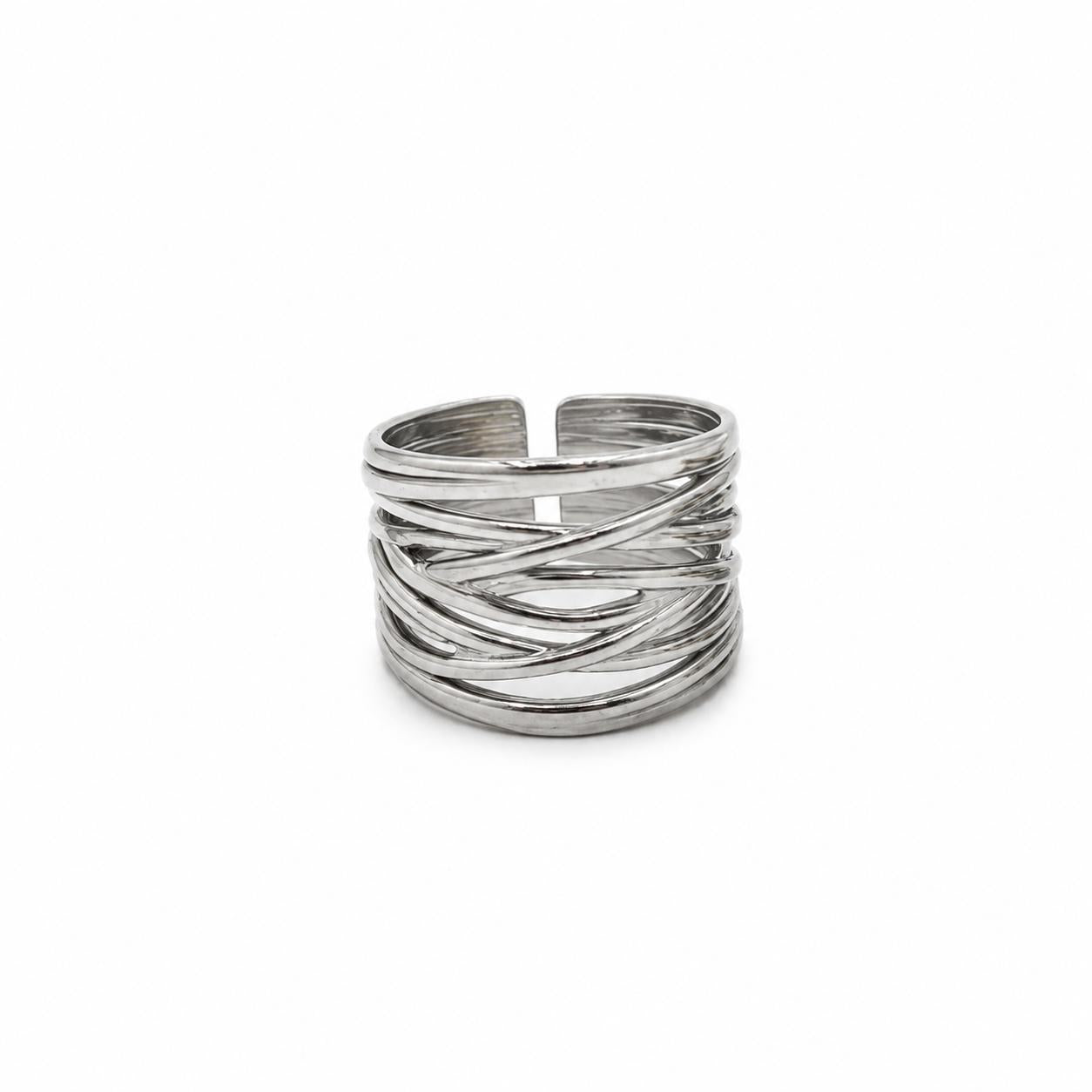 Anello Groove regolabile in acciaio silver e gold stile casual e elegante accessorio versatile per look quotidiano