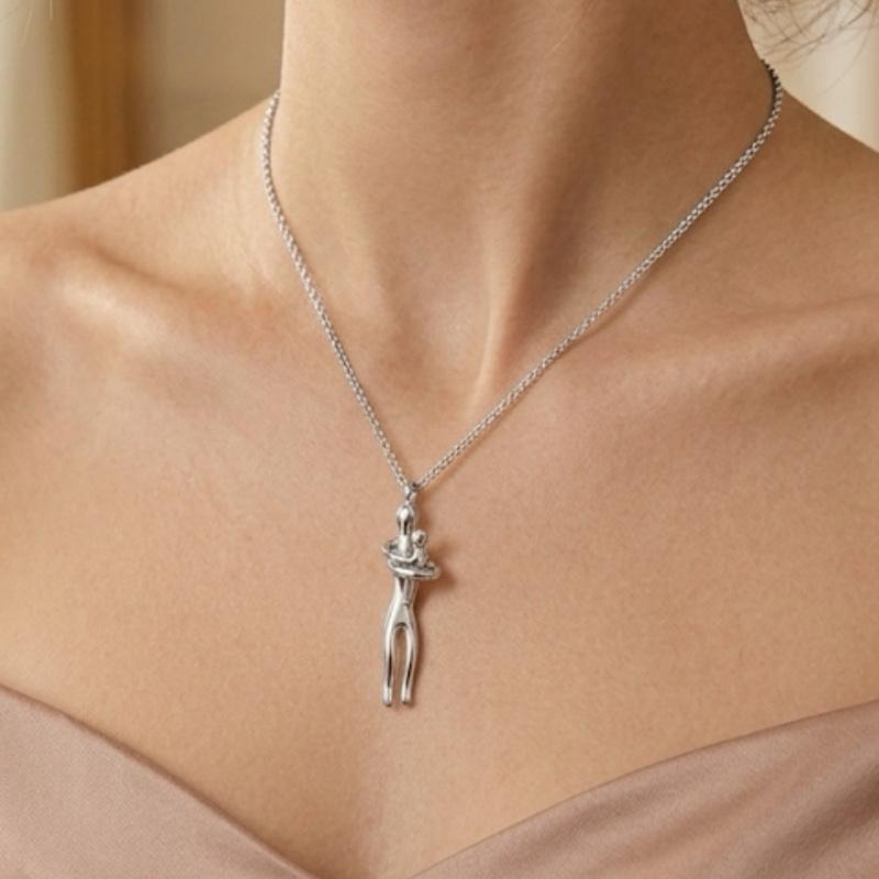 Collana Abbracciami in Acciaio Inox Design Elegante con Figura Abbracciata per Donna Accessorio Moderno e Sofisticato per Occasioni Speciali e Quotidiane