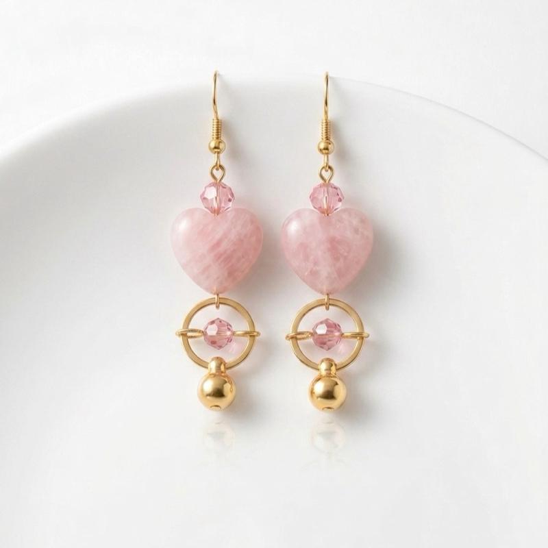 Orecchini Layla fatti a mano in acciaio inossidabile con cuori in resina e cristalli per outfit eleganti