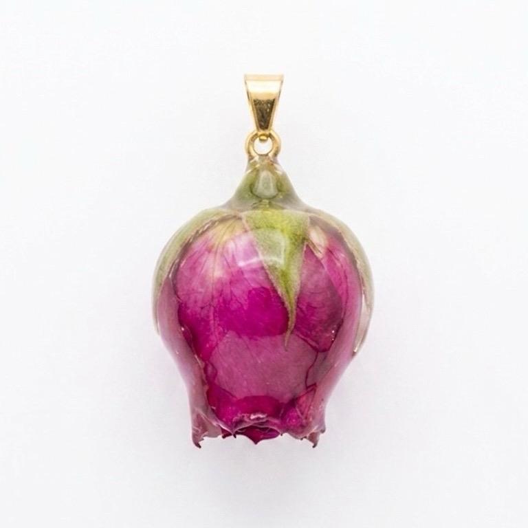 Collana Bocciolo essiccato e resinato Charm adatto a tutti i tipi di collane per un look elegante e versatile