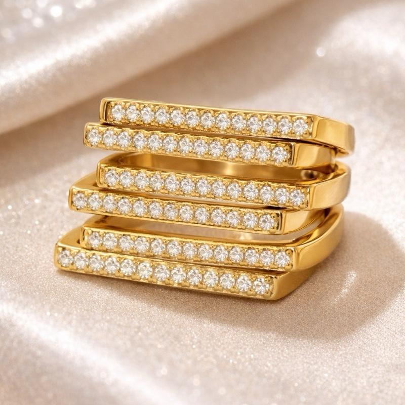 MARA Anello Multifascia Donna Elegante in Acciaio con Zirconi Luminosi Design a Più Fasce Accessorio Raffinato e Moderno per Ogni Look in Metallo