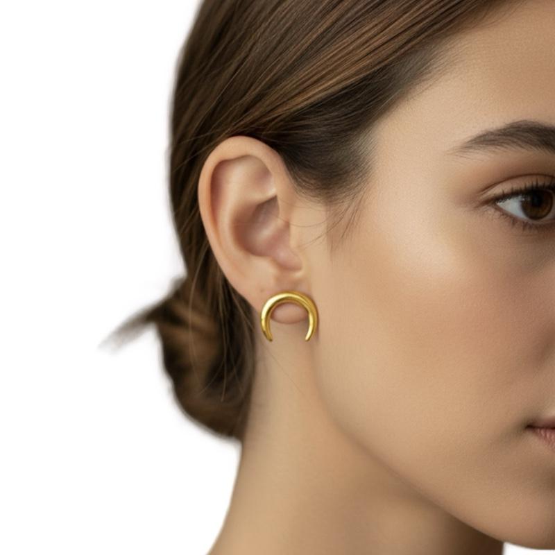 Scilla Orecchini Scilla in Acciaio Inox Placcato Oro 18k Forma Mezzaluna Eleganza Moderna e Durabile Accessorio Versatile