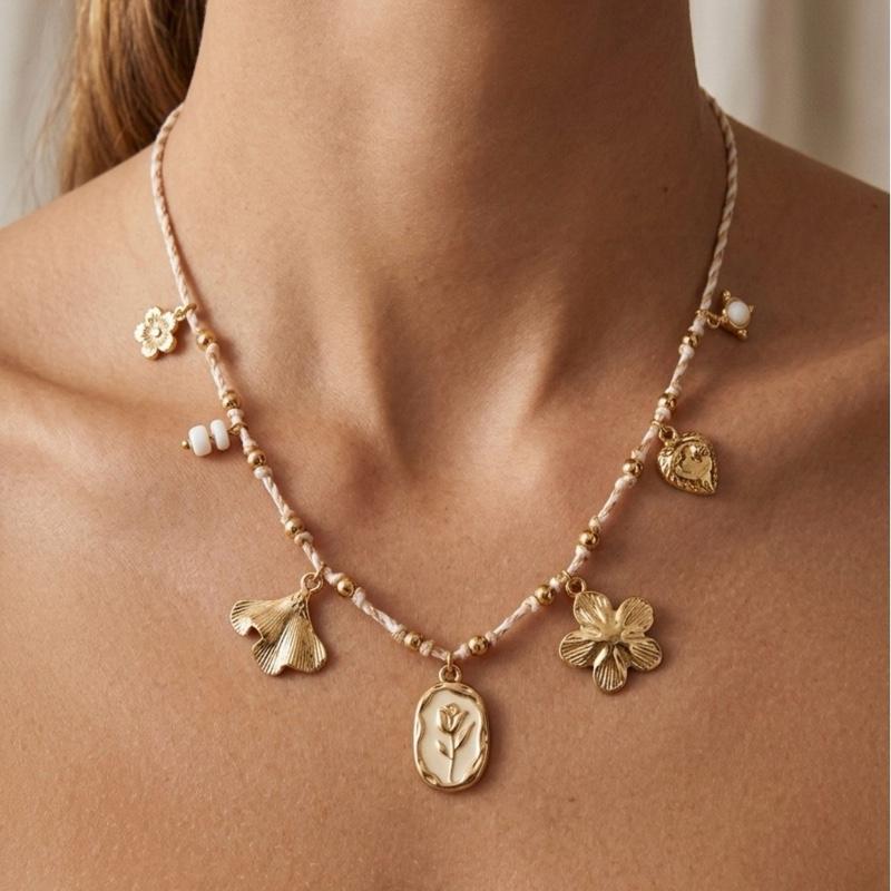 Collana "Aura Floreale" in Acciaio 316L con Cordino Intrecciato e Medaglione Tulipano per un Stile Elegante e Resistente