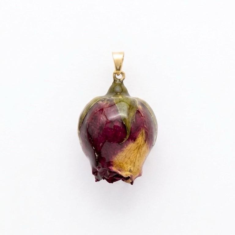 Charm Bocciolo di Rosa Essiccata e Resinata per Accessori di Moda Eleganti e Unici