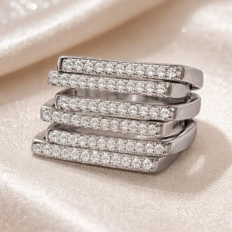 MARA Anello Multifascia Donna Elegante in Acciaio con Zirconi Luminosi Design a Più Fasce Accessorio Raffinato e Moderno per Ogni Look in Metallo