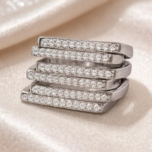 MARA Anello Multifascia Donna Elegante in Acciaio con Zirconi Luminosi Design a Più Fasce Accessorio Raffinato e Moderno per Ogni Look in Metallo