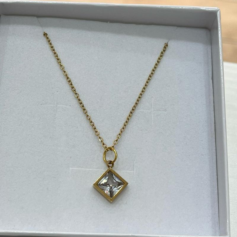 Collana Diamond Acciaio Inox con Pendente Quadrato Elegante e Resistente