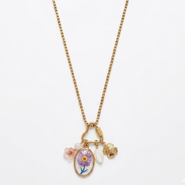 Collana Clori in acciaio con charms gia inclusi per un look di tendenza