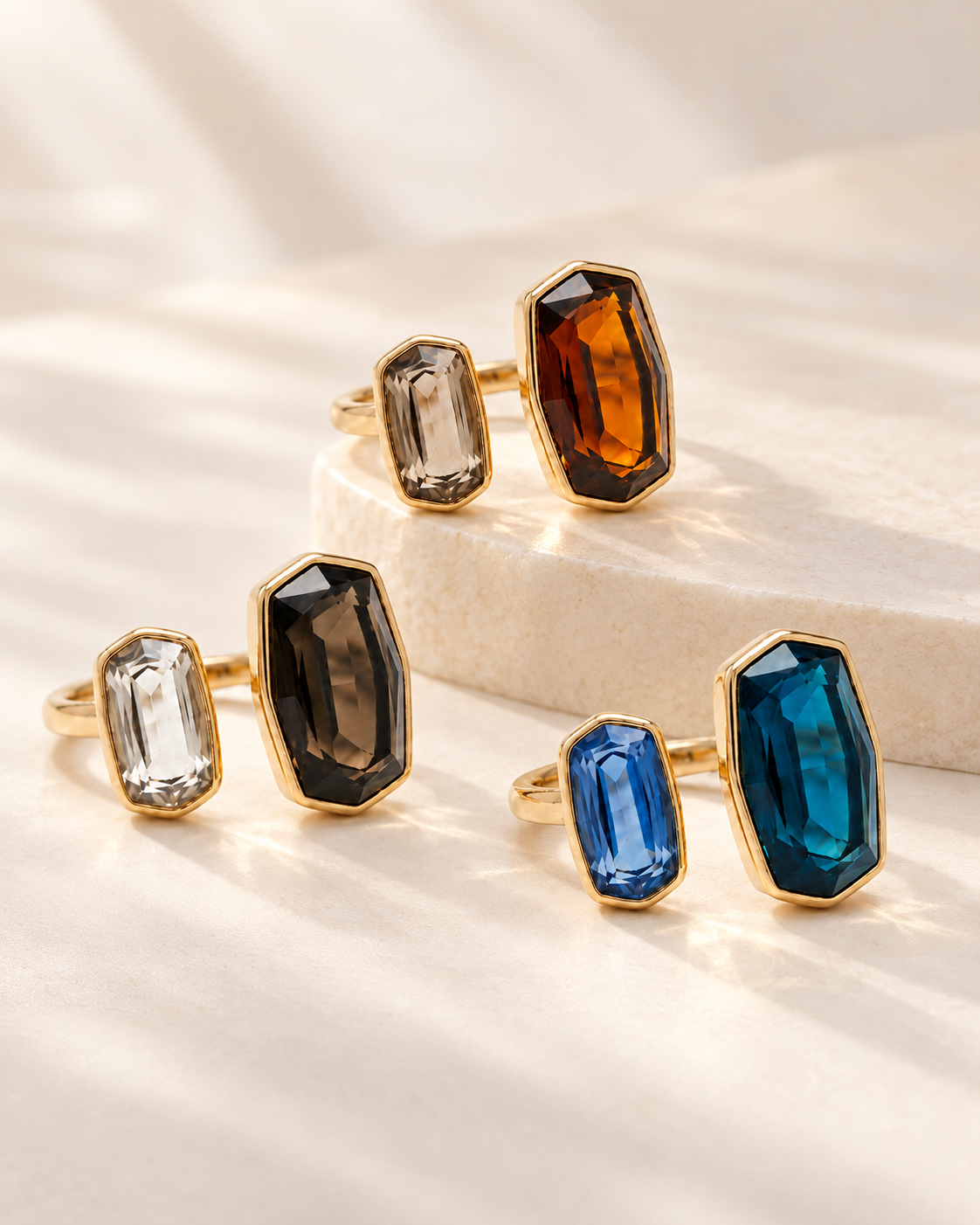 Anello Andromaca in Acciaio con Zirconi Colorati per un Look Elegante e Moderno