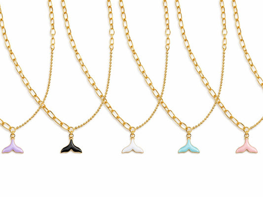Collana Partenope con coda di sirena smaltata fatta a mano in oro design ispirato al mare e charm luminoso e versatile