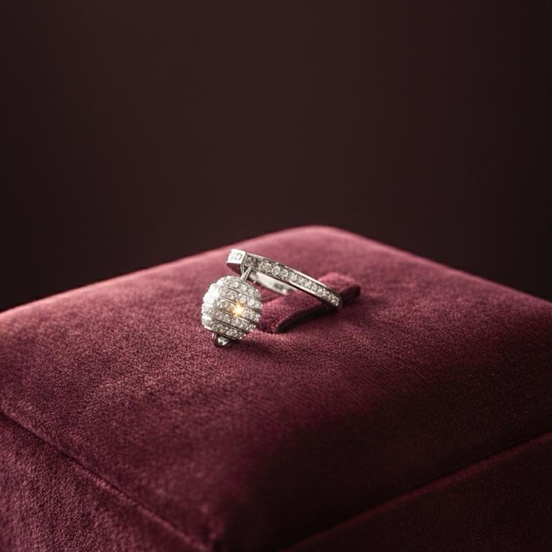 Anello Chime & Shine in Acciaio e Zirconi Disponibile in Argento o Oro Elegante e Brillante per Donna