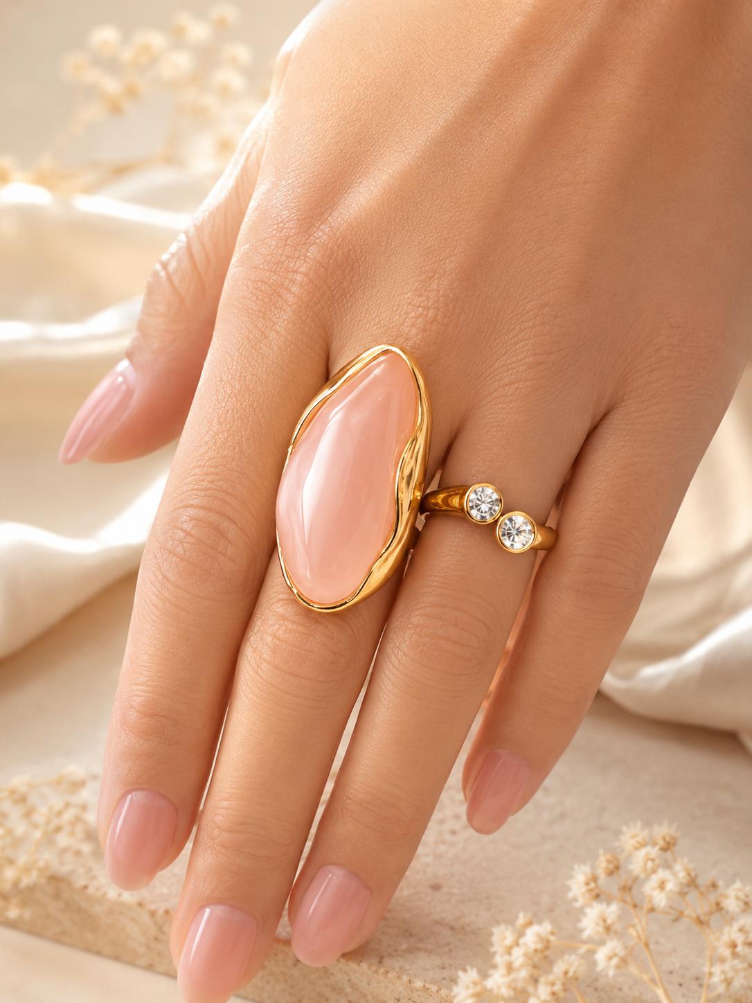 Anello Eterea in Acciaio e Pietra Regolabile Elegante e Versatile per Ogni Occasione