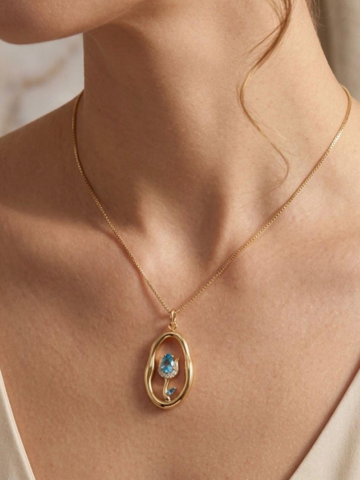 Collana Tulip: L’Eleganza Floreale Racchiusa in un Ovale
