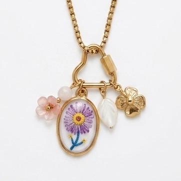 Collana Clori in acciaio con charms gia inclusi per un look di tendenza