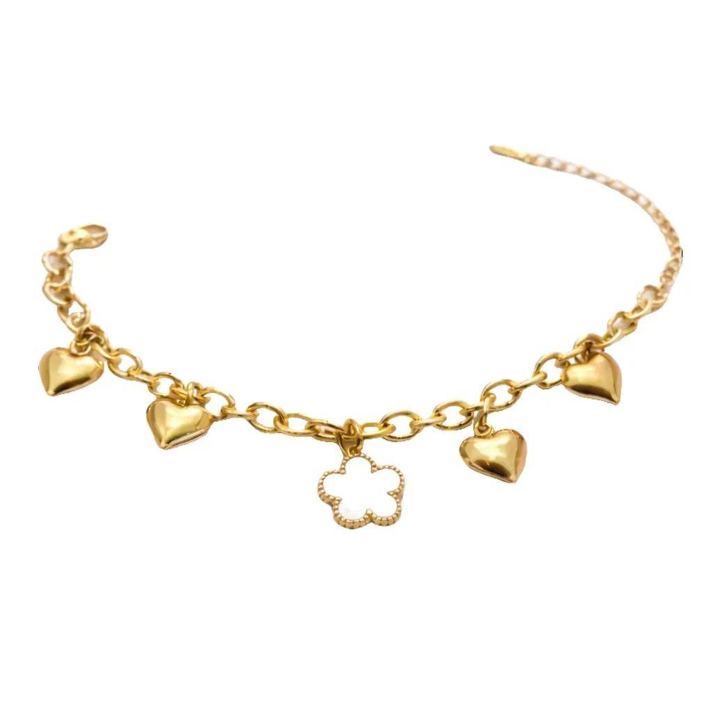 Bracciale Blossom in acciaio con elegante catena impreziosita da charms in ottone a forma di cuore e fiore. Il design delicato e luminoso dona un tocco romantico e raffinato