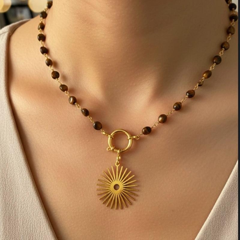 Collana Occhio di Tigre con Pietre Naturali e Ciondolo a Raggio di Sole Chiusura a Moschettone Placcata Oro Energia Positiva