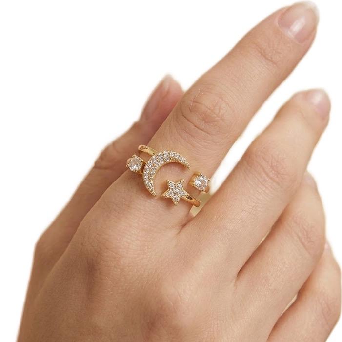 Anello Moon in Acciaio con Dettagli a Luna e Stella Dorato con Pietre Brillanti