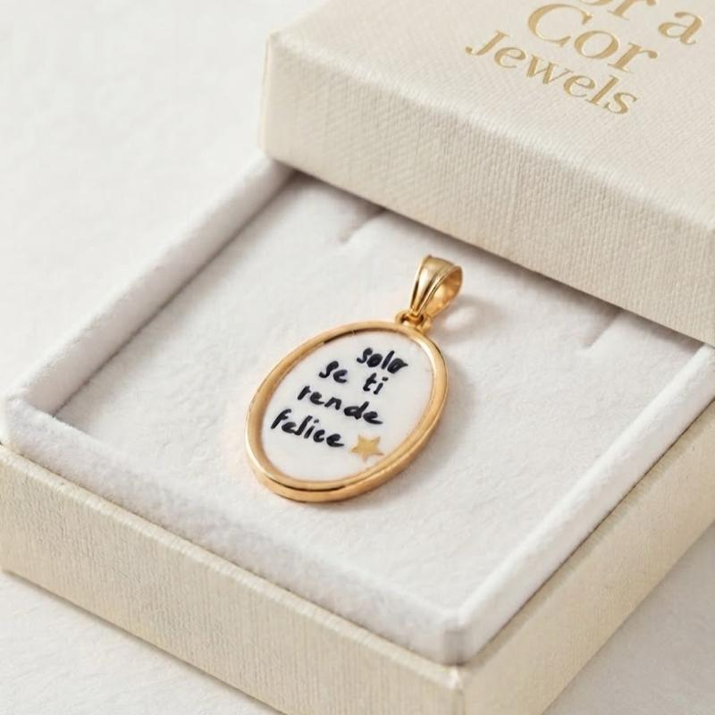 Charm Solo se ti rende felice - Medaglione Ovalare con Scritta e Stelle Dorate per Accessorio Elegante