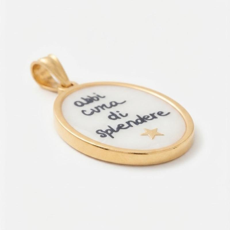 Charm "abbi cura di splendere" con stella dorata e design ovale elegante per accessori di moda