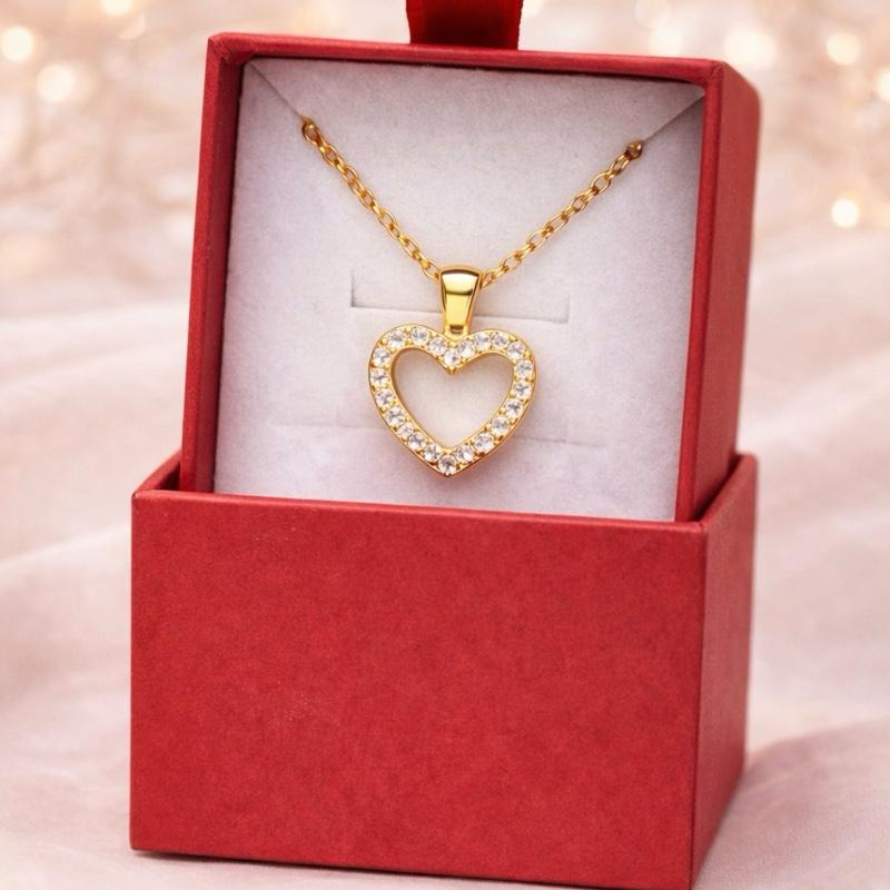 Collana Cuore di Luce in Acciaio con Zirconi Elegante e Brillante per Donna