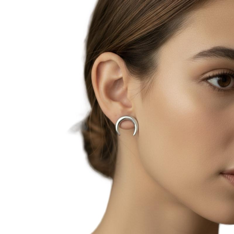 Scilla Orecchini Scilla in Acciaio Inox Placcato Oro 18k Forma Mezzaluna Eleganza Moderna e Durabile Accessorio Versatile